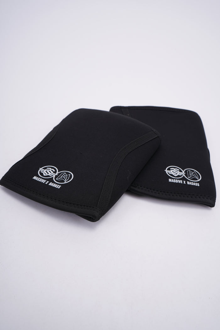 MASSIVE X BADASS Kniebandagen Black – Massive Soldier Sportbekleidung