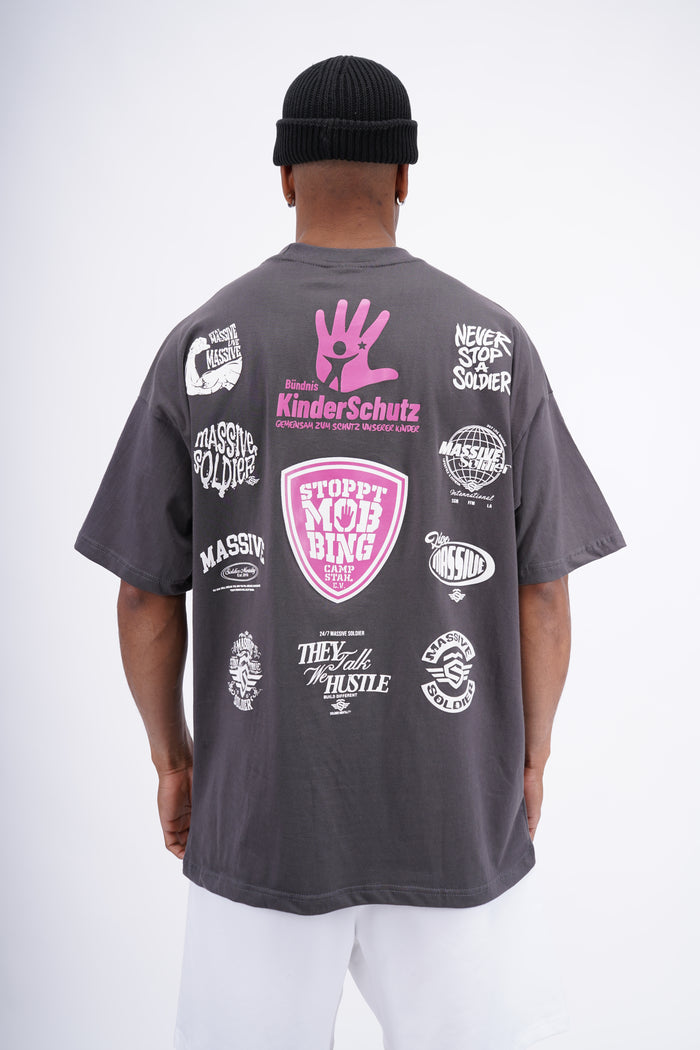 Massive X Kinderschutz X Carsten Stahl Oversize Shirt Grey / Pink – Massive Soldier Oversize-Shirt