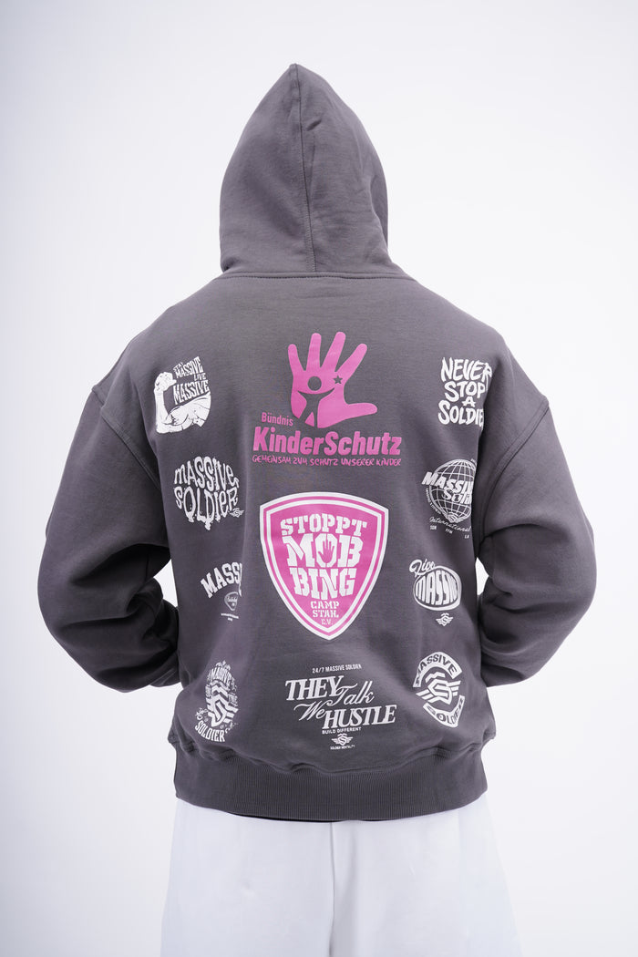 Massive X Kinderschutz X Carsten Stahl HOODIE Grey / Pink – Massive Soldier Sportbekleidung