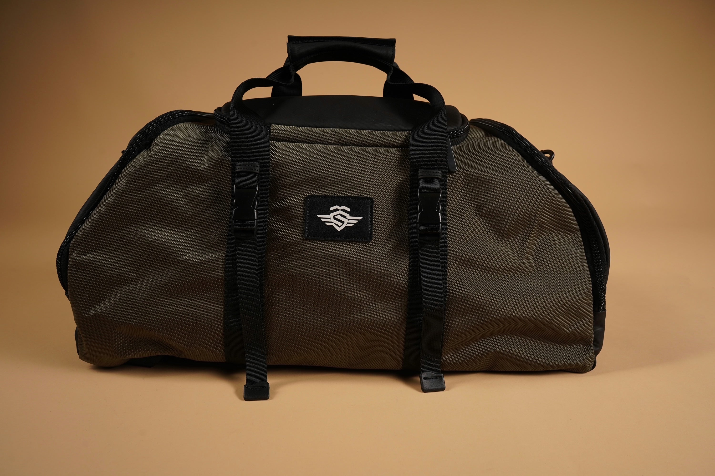 Sports bag / backpack / 2 in 1 OLIVE / BLACK 